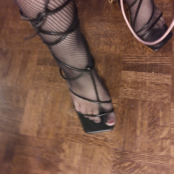 NEW NEVER USED SEXY HIGH HEELS SIZE 40 RUSSIAN ALSO SIZE 8 AND A HALF CANADIAN! - Picture 8 of 16